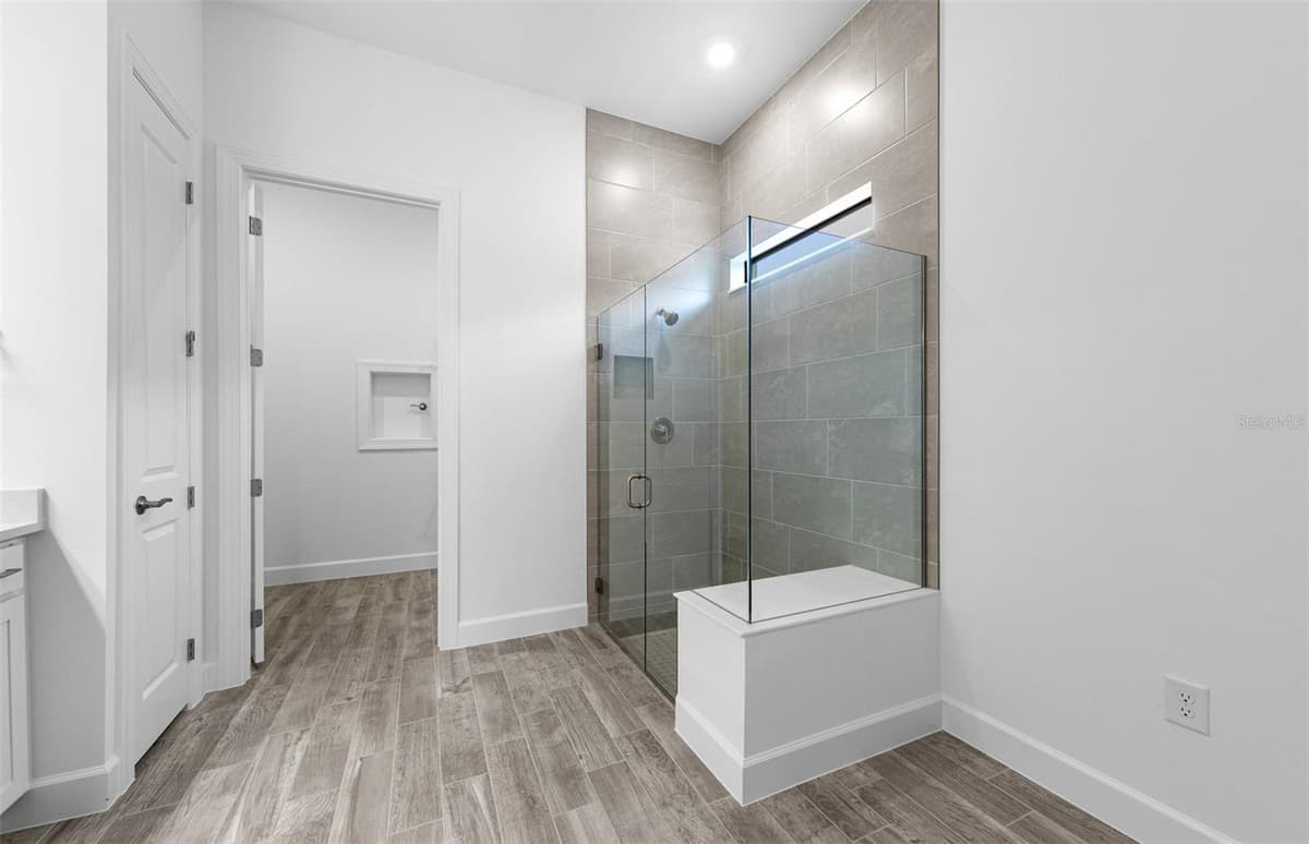 5006 GOLDEN SHORE COURT — photo 17 of 34