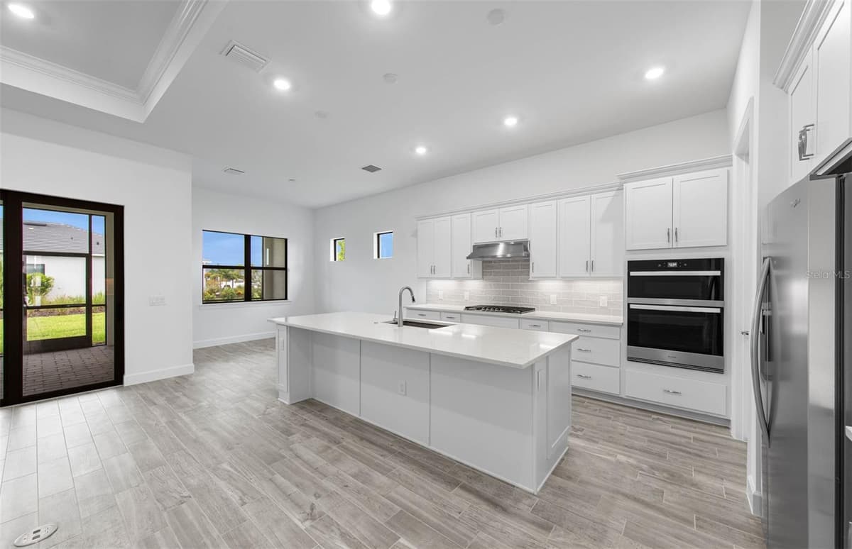 5006 GOLDEN SHORE COURT — photo 14 of 34