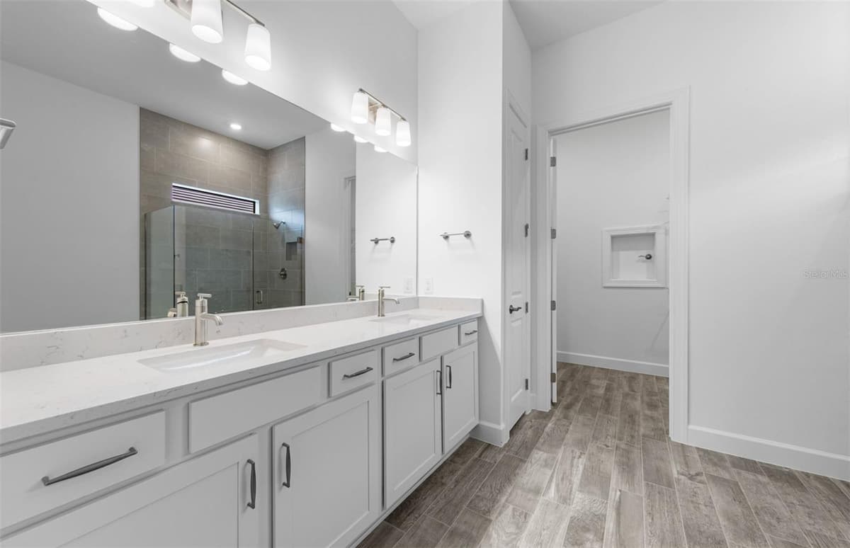 5006 GOLDEN SHORE COURT — photo 31 of 34