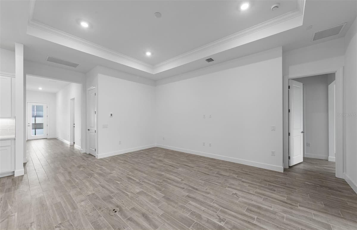 5006 GOLDEN SHORE COURT — photo 12 of 34