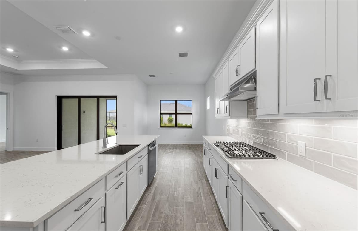 5006 GOLDEN SHORE COURT — photo 15 of 34