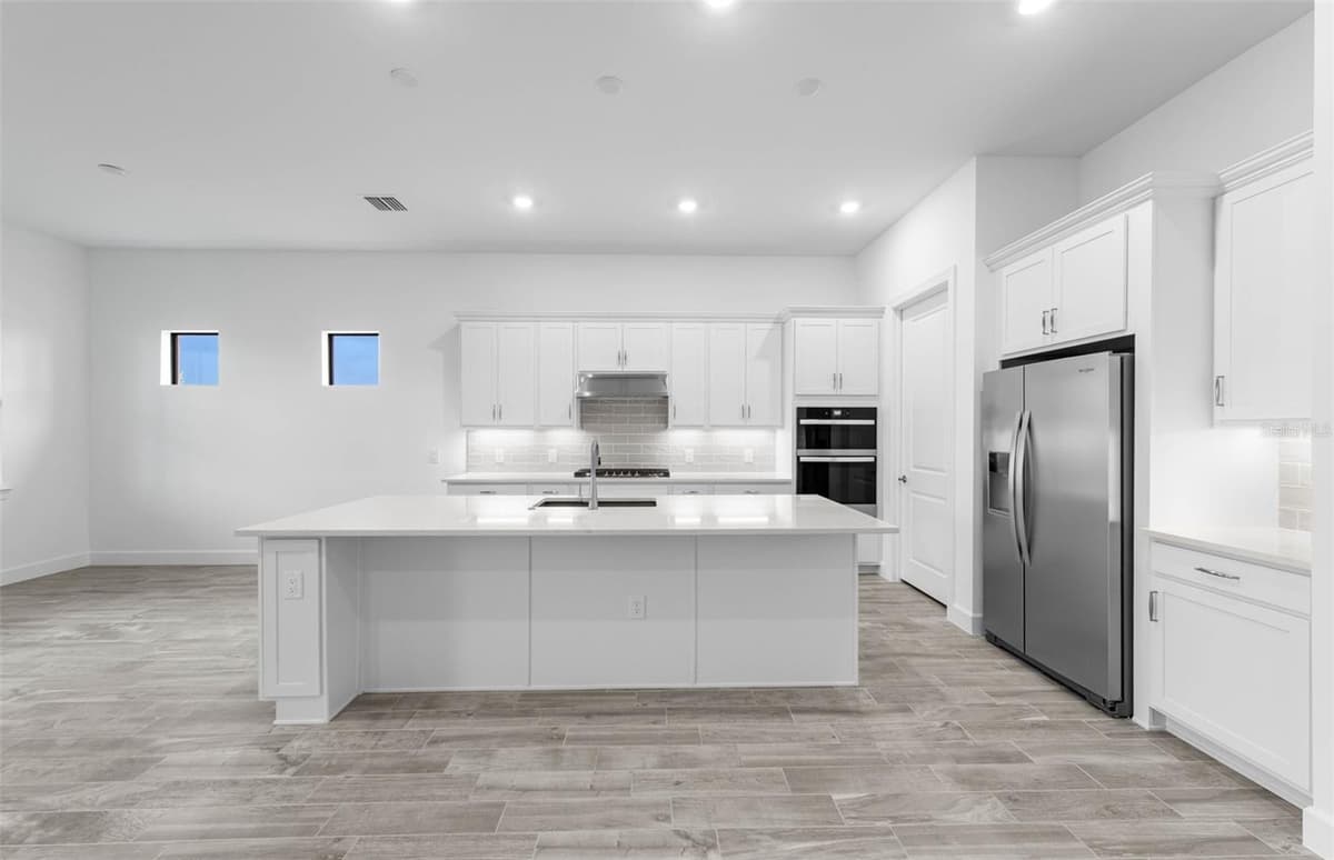 5006 GOLDEN SHORE COURT — photo 13 of 34
