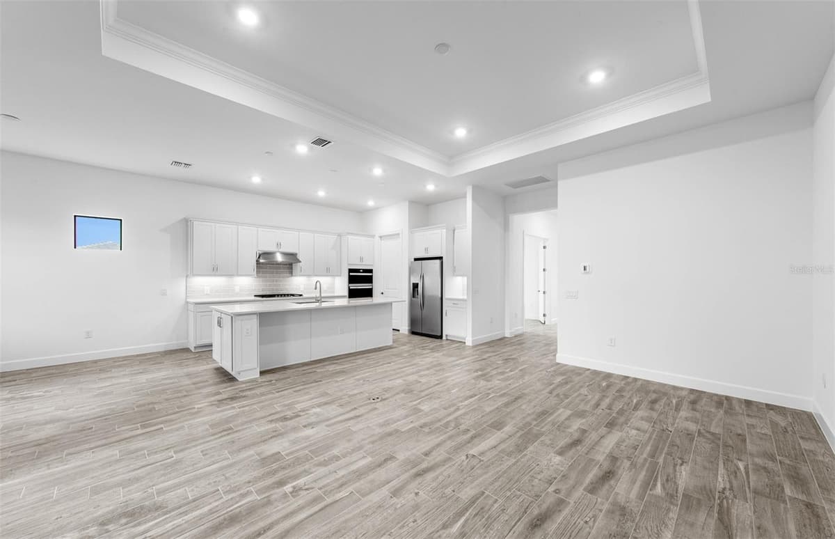 5006 GOLDEN SHORE COURT — photo 11 of 34