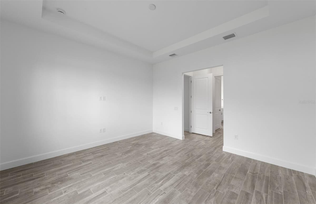 5006 GOLDEN SHORE COURT — photo 16 of 34