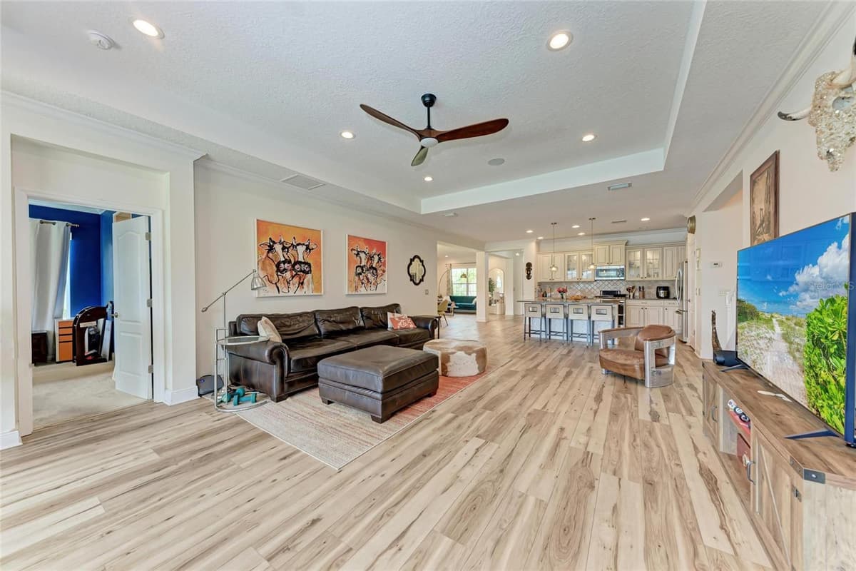 12051 FOREST PARK CIRCLE — photo 13 of 61