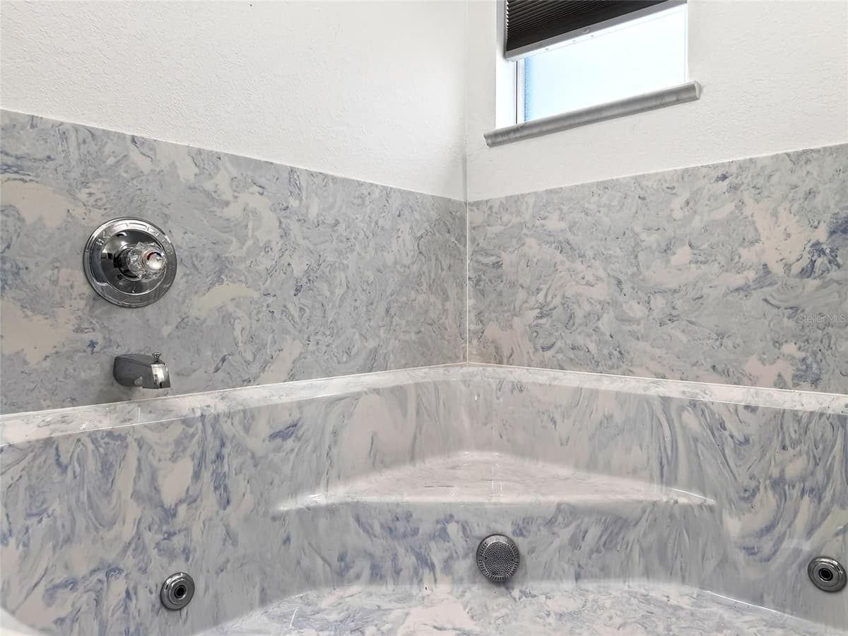 370 CARRIAGE LANE — photo 19 of 37