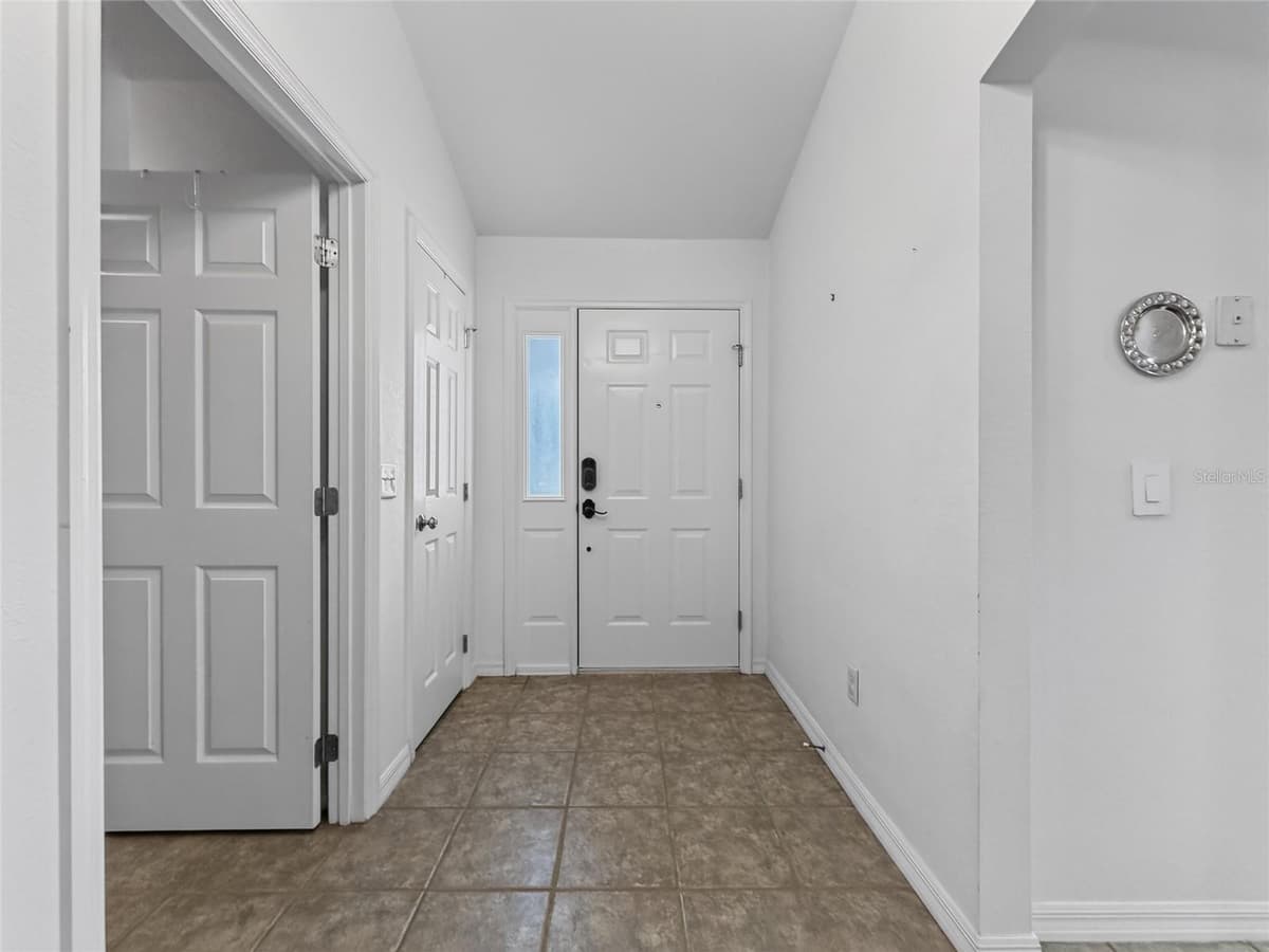 370 CARRIAGE LANE — photo 5 of 37