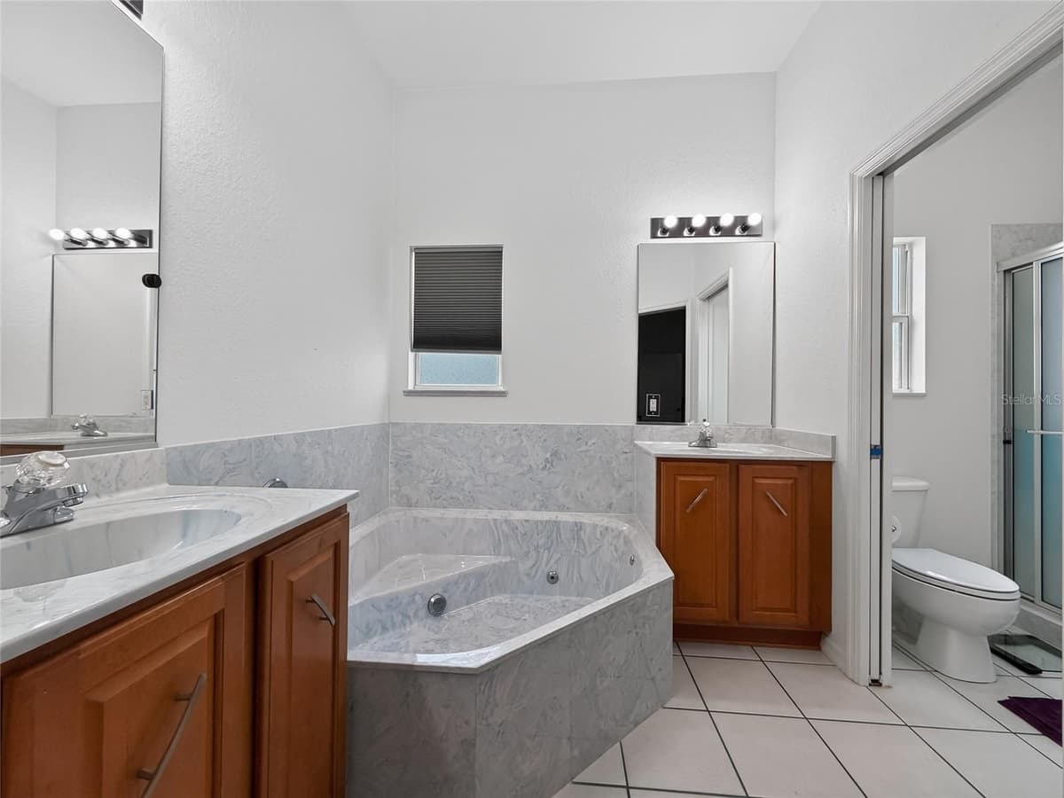 370 CARRIAGE LANE — photo 18 of 37