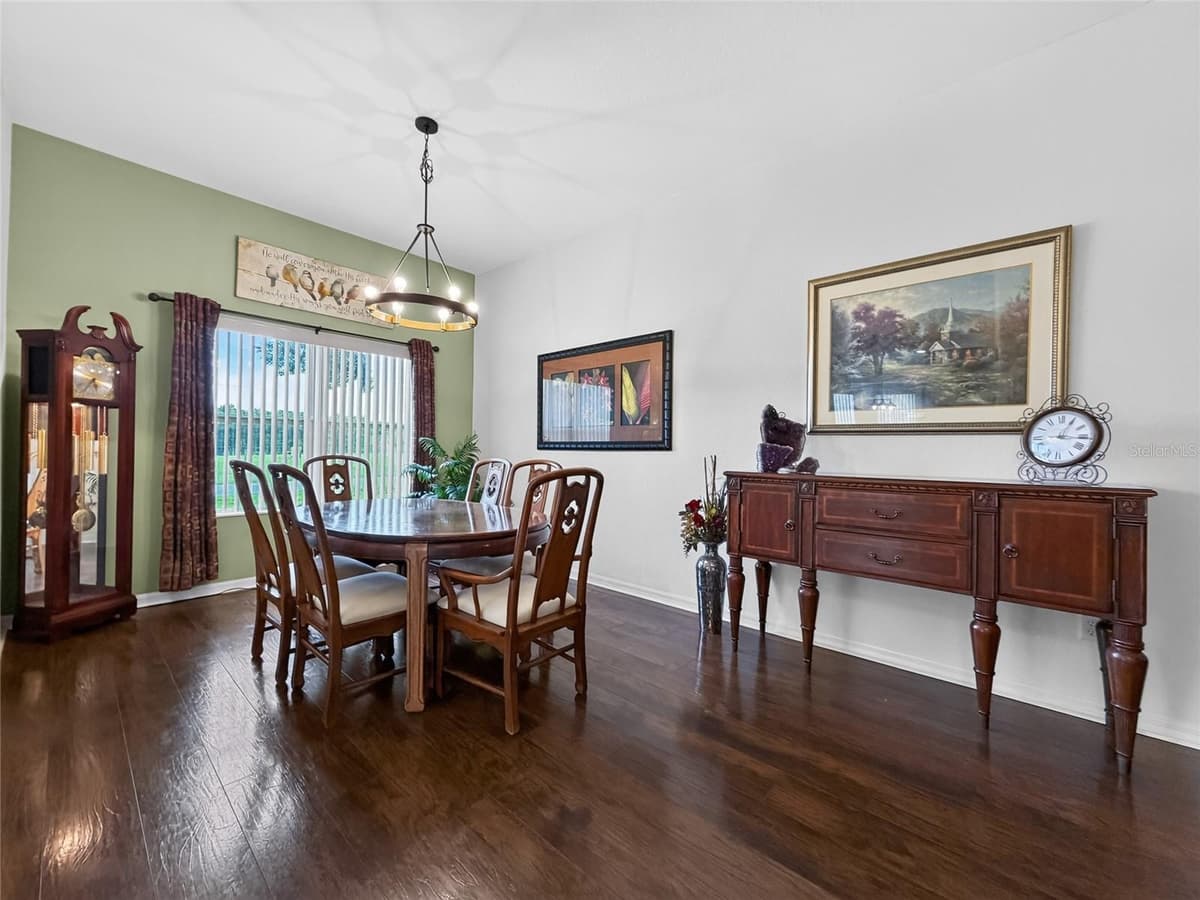 370 CARRIAGE LANE — photo 7 of 37