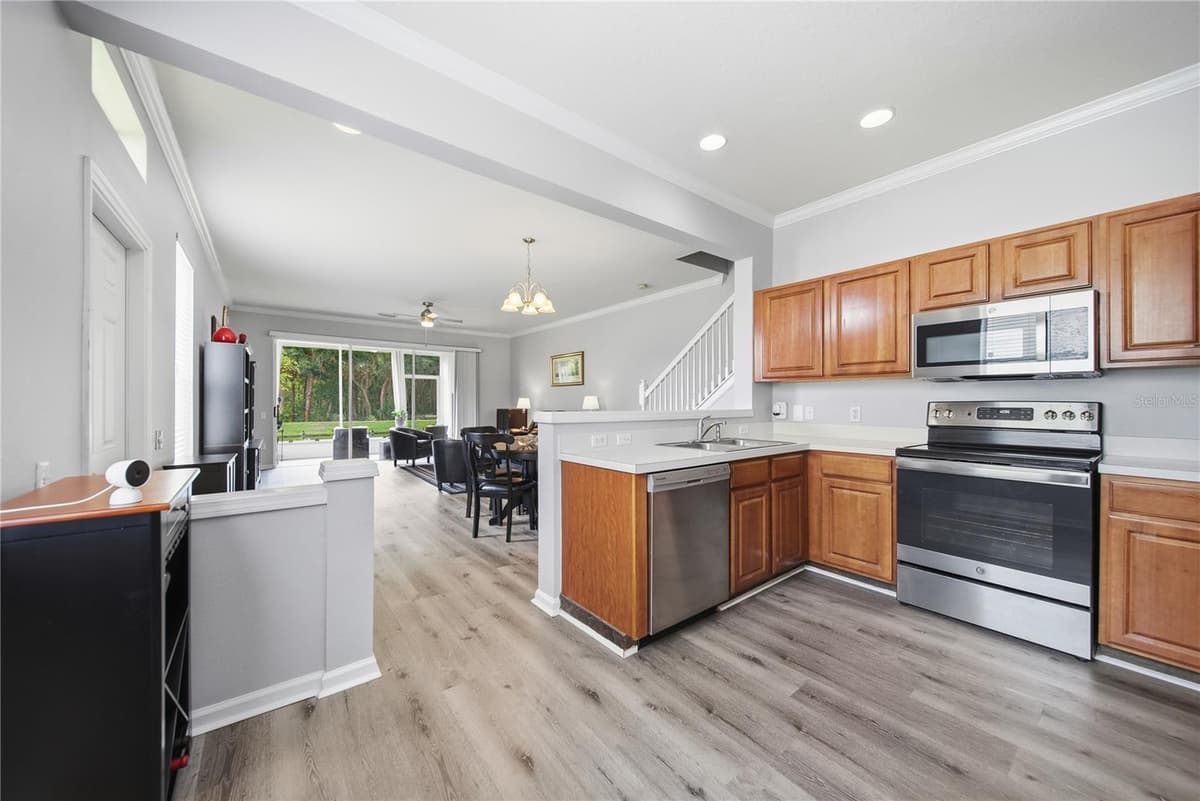 2528 GLENRISE PLACE — photo 9 of 27