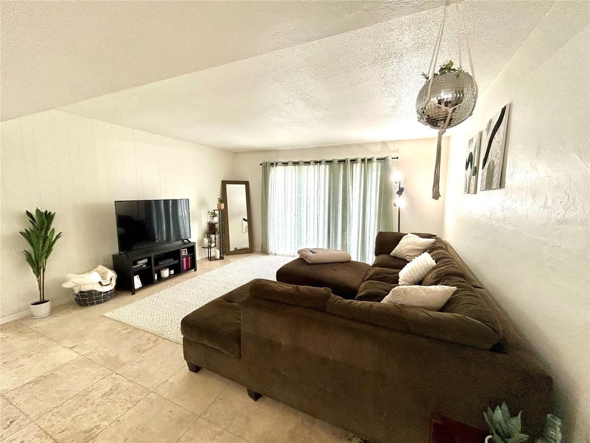407 NW 39TH RD — photo 4 of 30