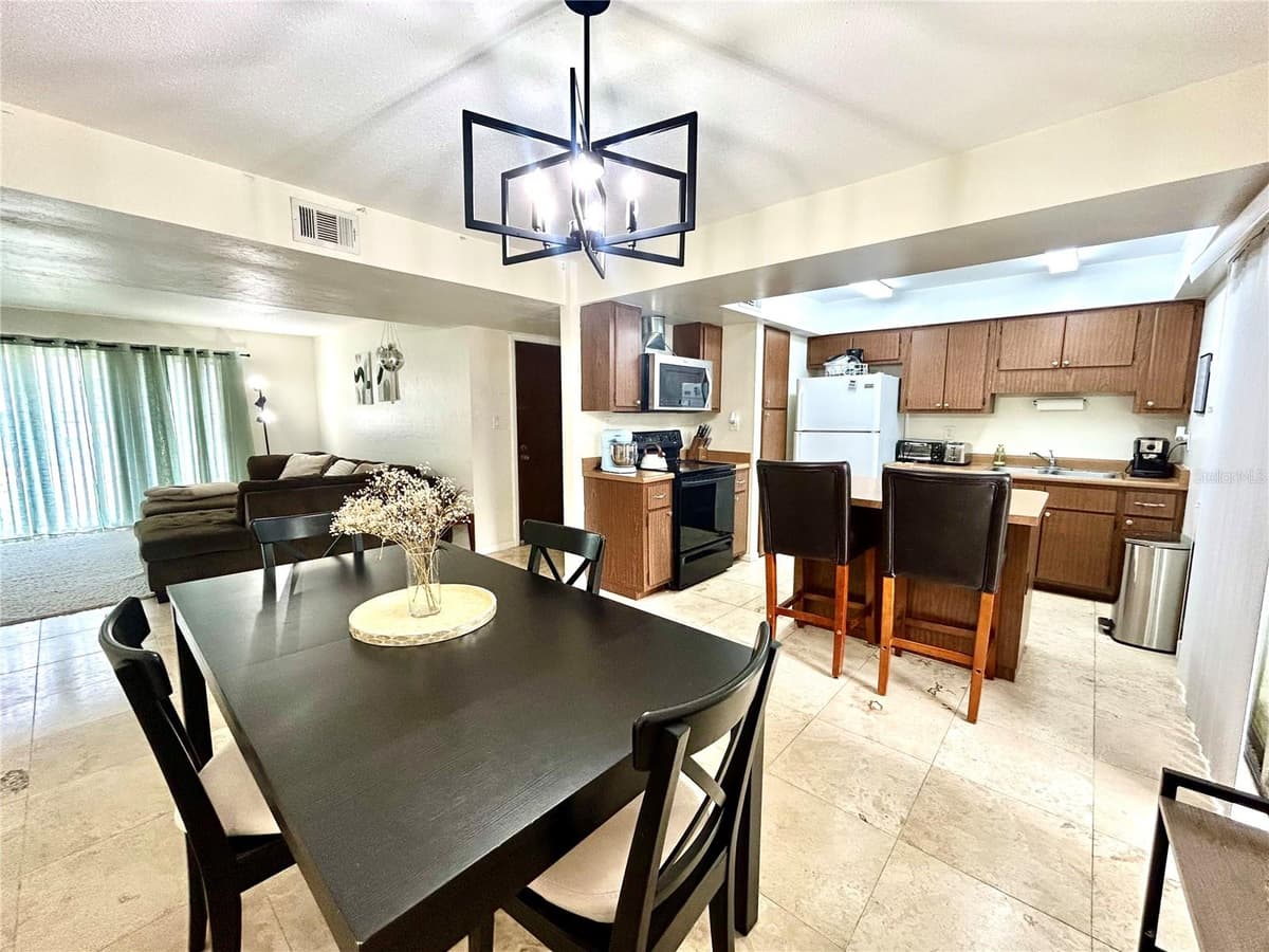 407 NW 39TH RD — photo 5 of 30