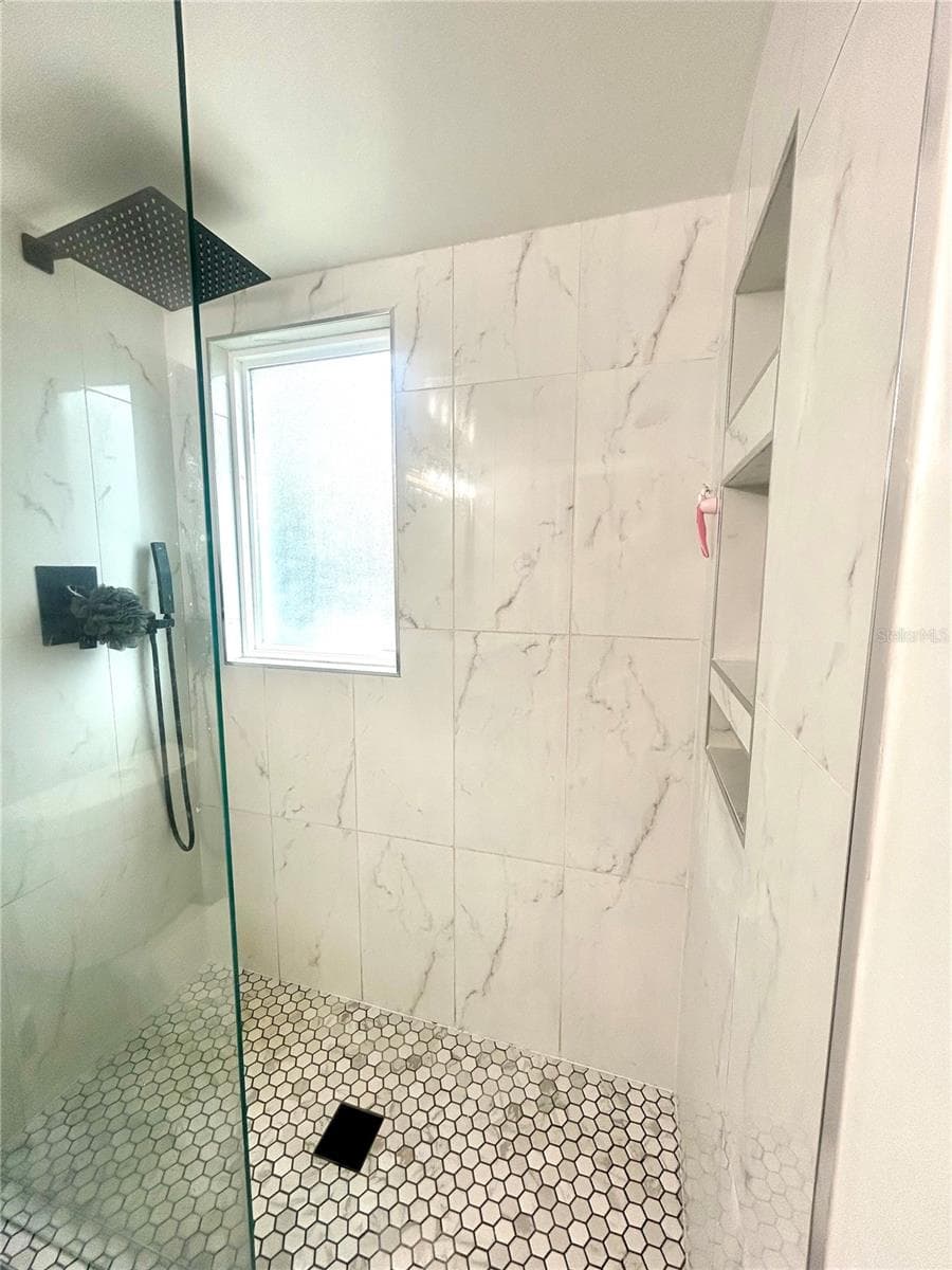 407 NW 39TH RD — photo 10 of 30