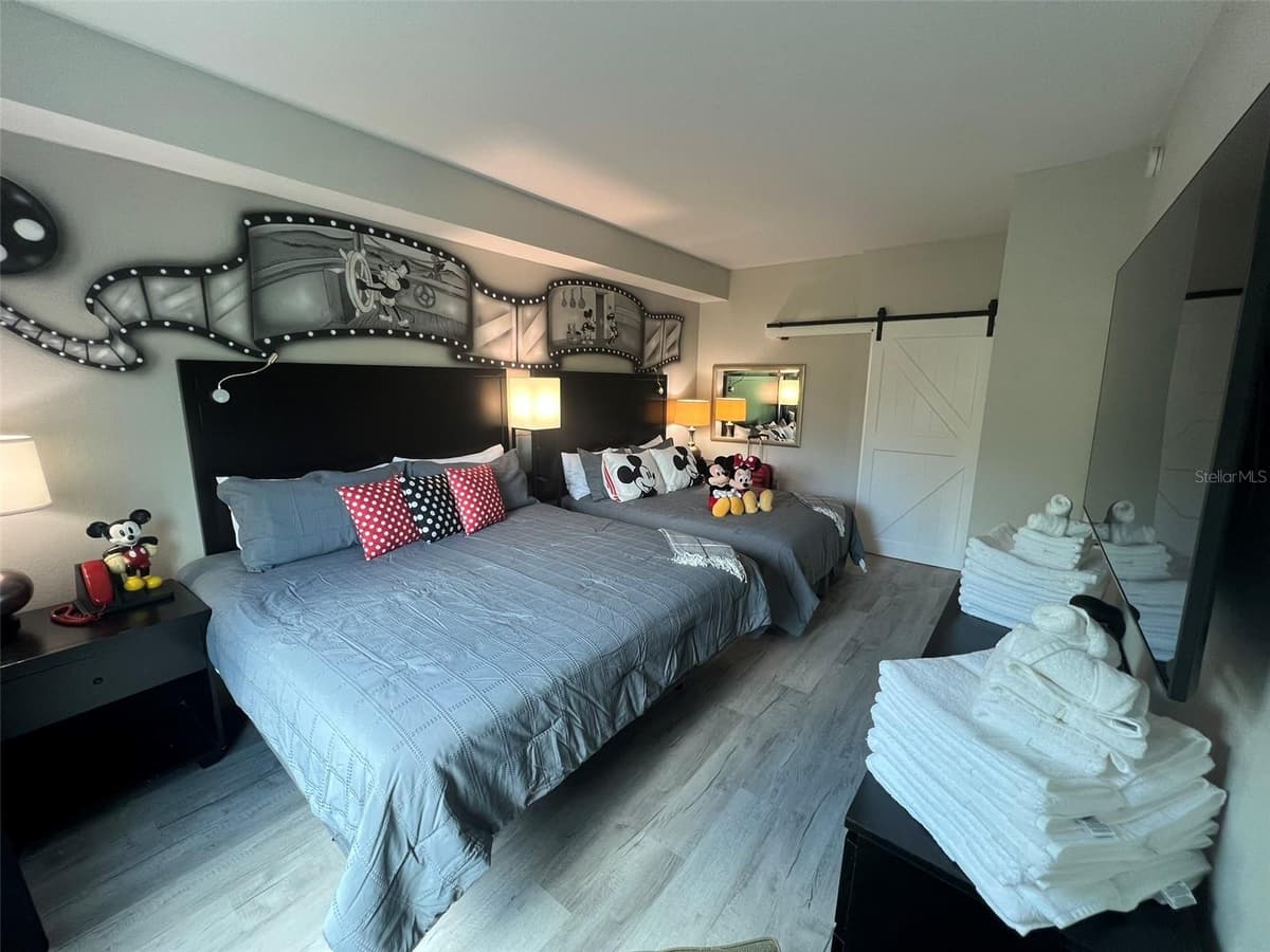 8303 PALM PARKWAY — photo 12 of 23