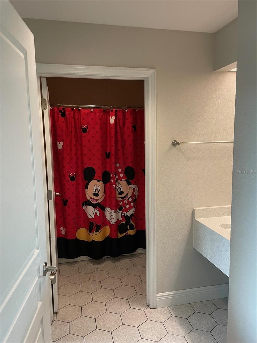 8303 PALM PARKWAY — photo 13 of 23