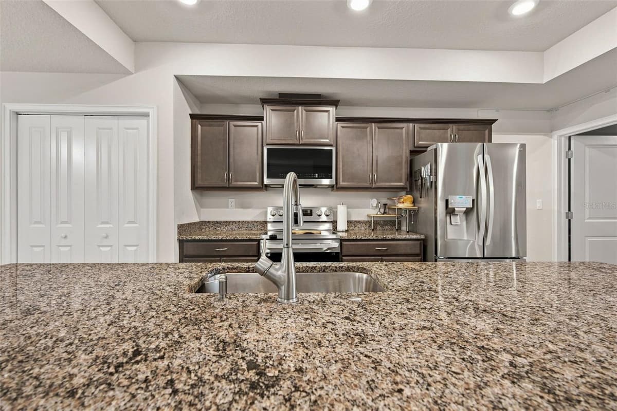 9495 BAYMEADOWS DRIVE — photo 11 of 50
