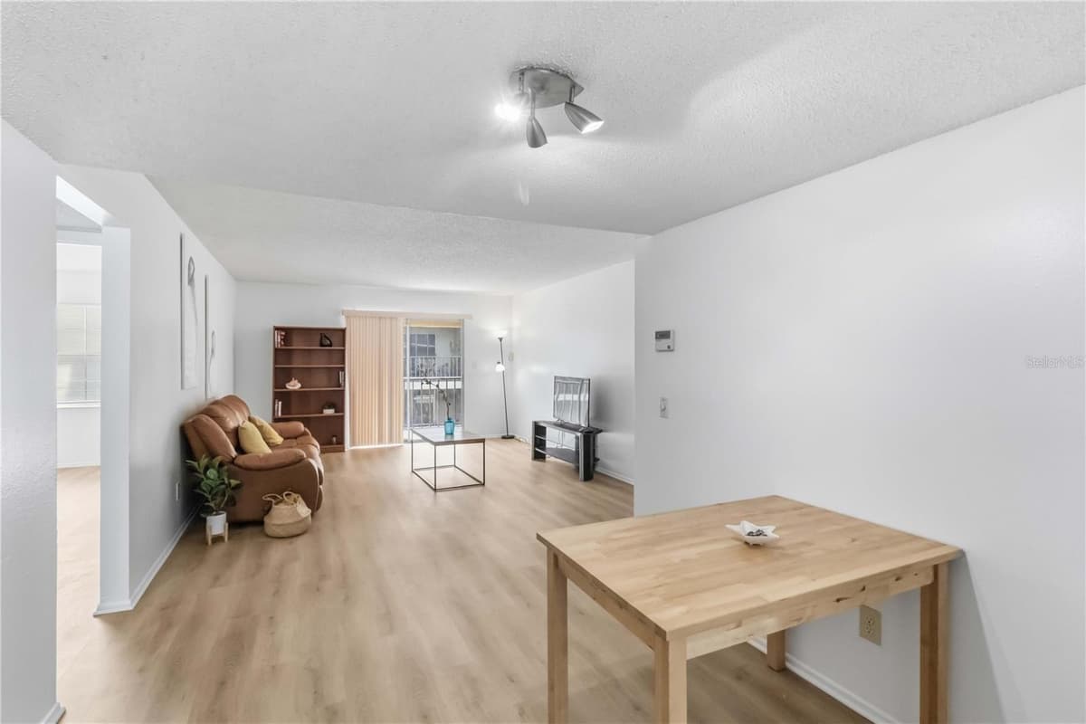 14462 REUTER STRASSE CIRCLE — photo 5 of 24