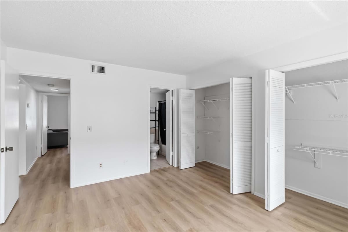 14462 REUTER STRASSE CIRCLE — photo 10 of 24