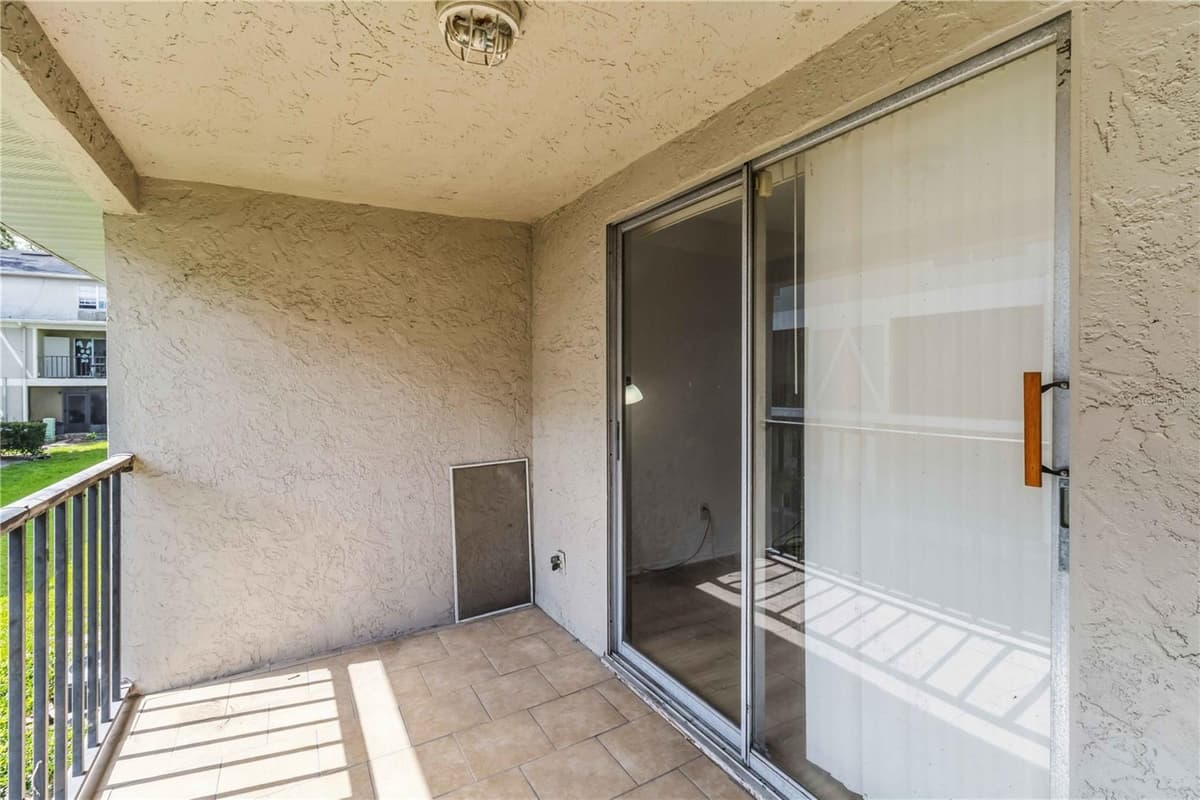 14462 REUTER STRASSE CIRCLE — photo 18 of 24