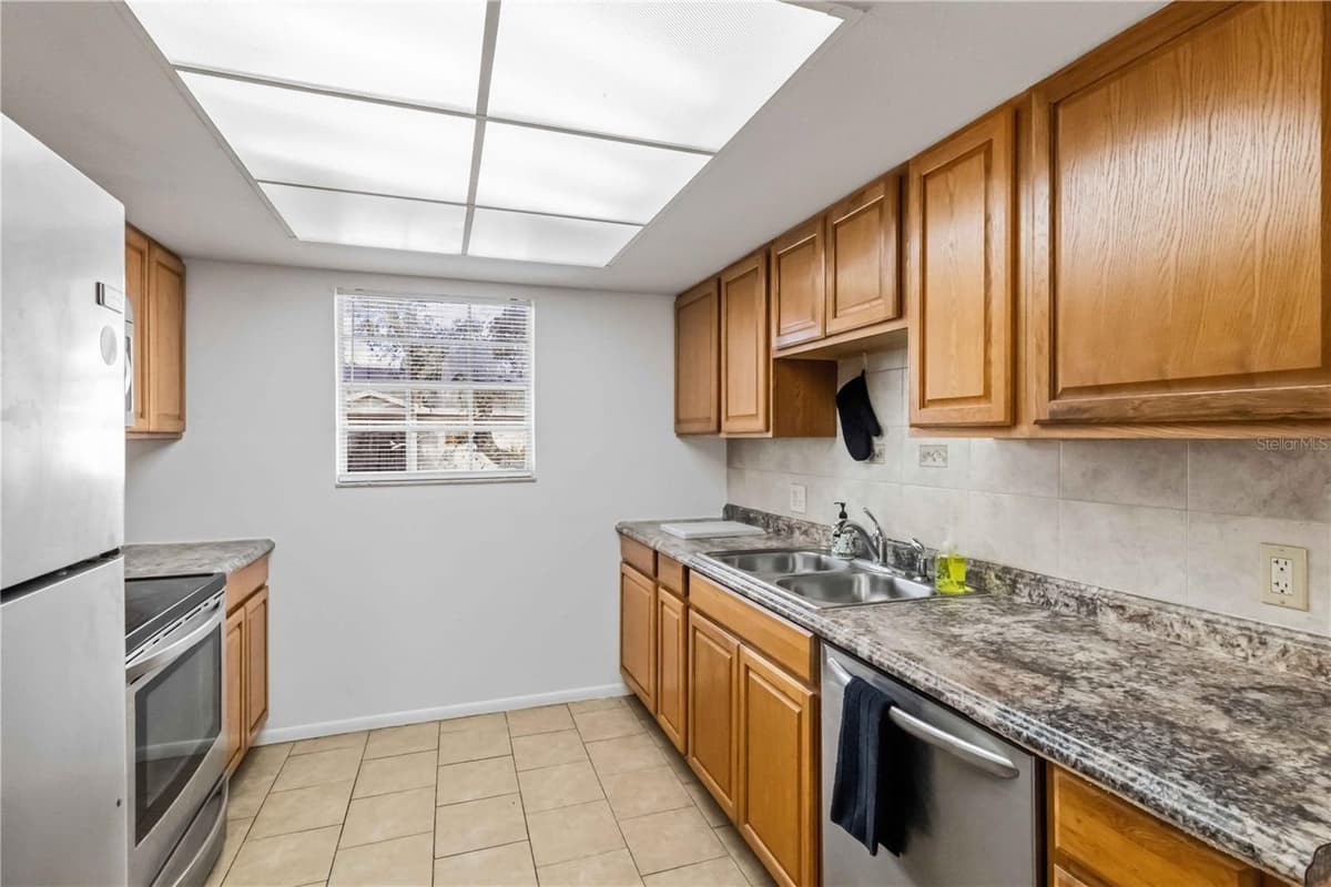 14462 REUTER STRASSE CIRCLE — photo 8 of 24