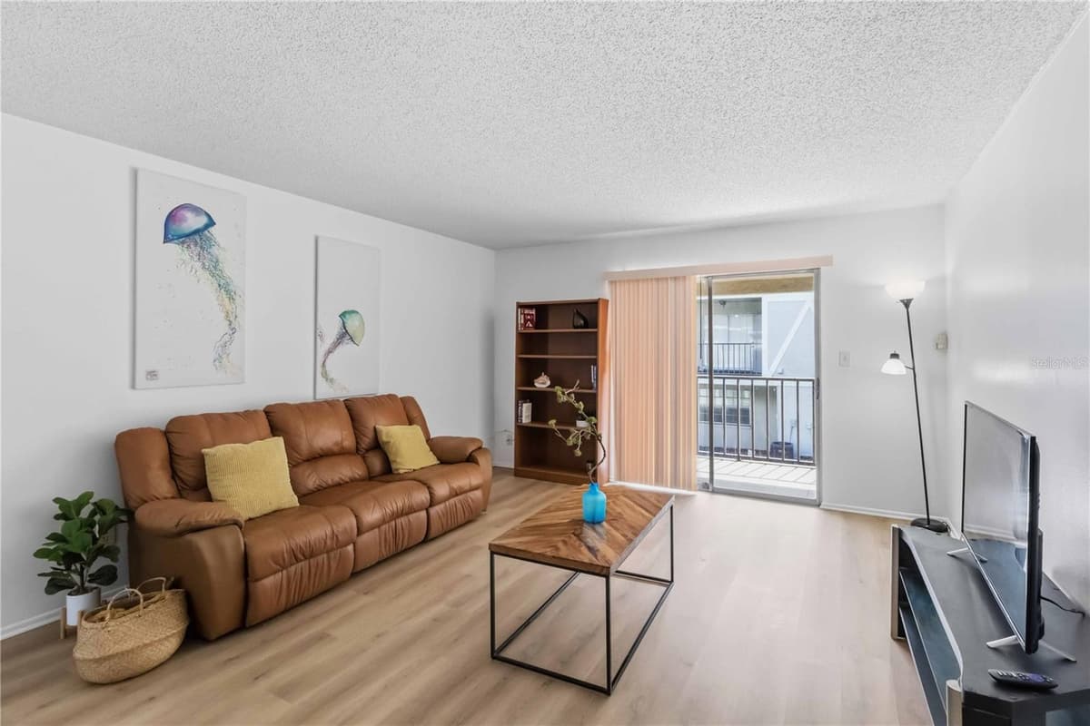 14462 REUTER STRASSE CIRCLE — photo 3 of 24