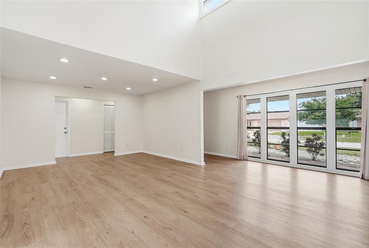 8215 LA SERENA DRIVE — photo 5 of 25