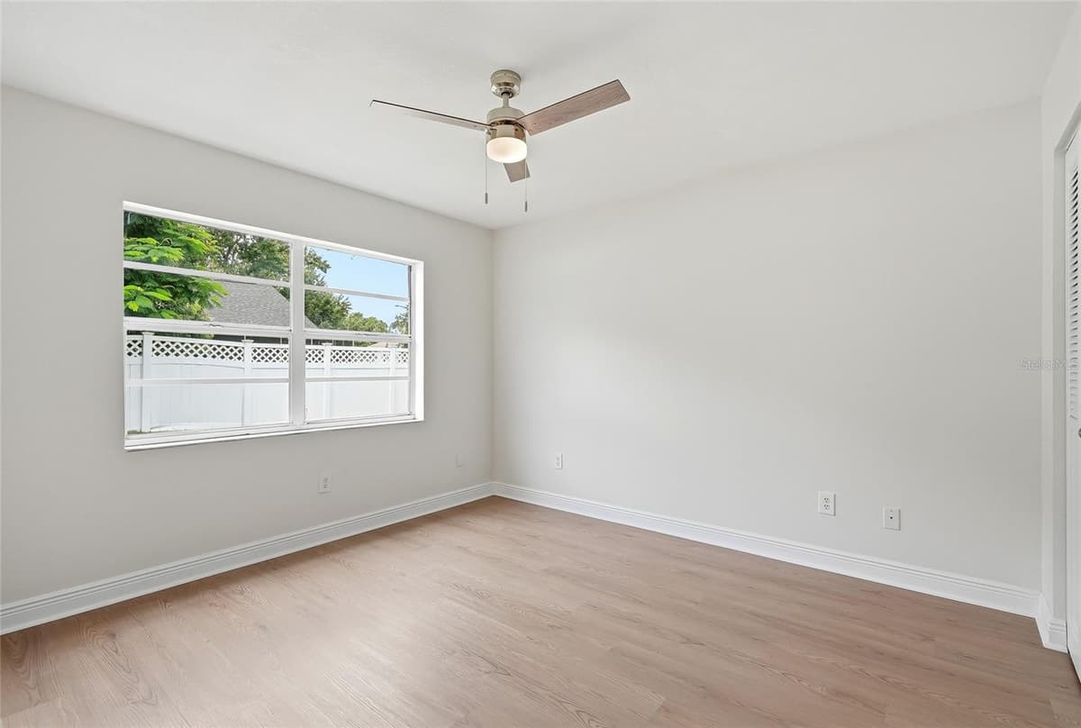 8215 LA SERENA DRIVE — photo 15 of 25