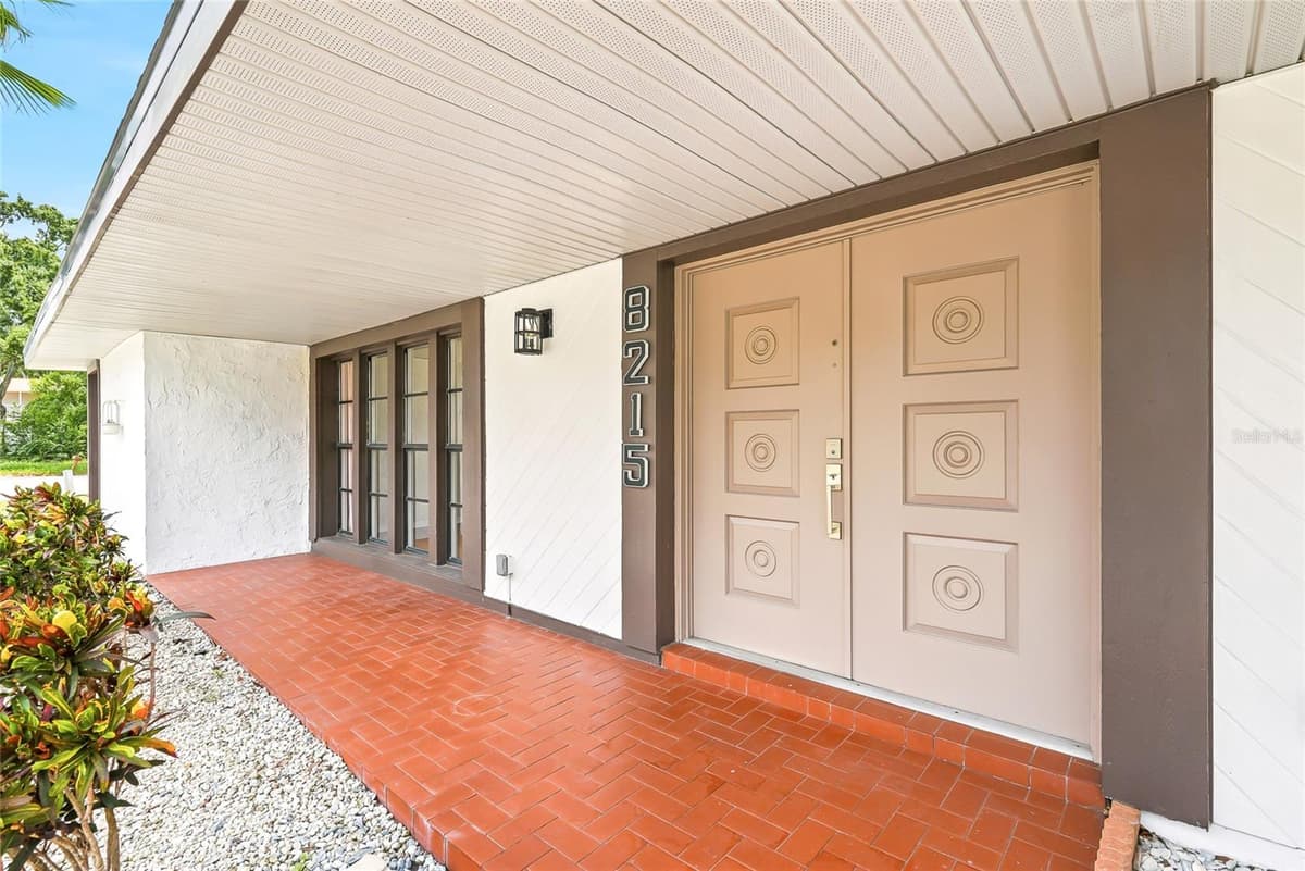 8215 LA SERENA DRIVE — photo 3 of 25