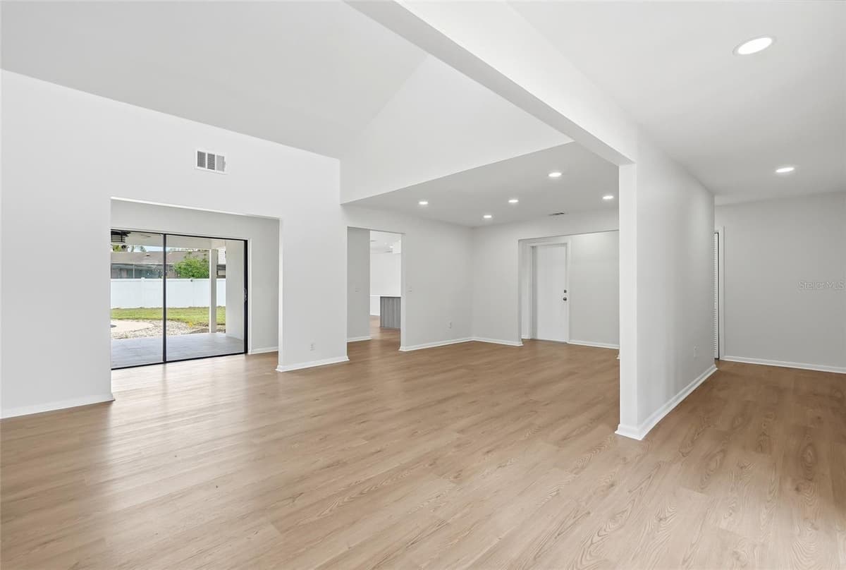 8215 LA SERENA DRIVE — photo 4 of 25