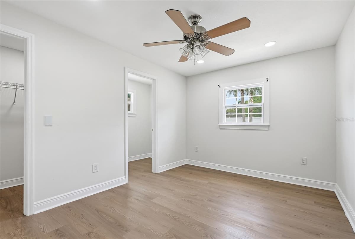 8215 LA SERENA DRIVE — photo 14 of 25