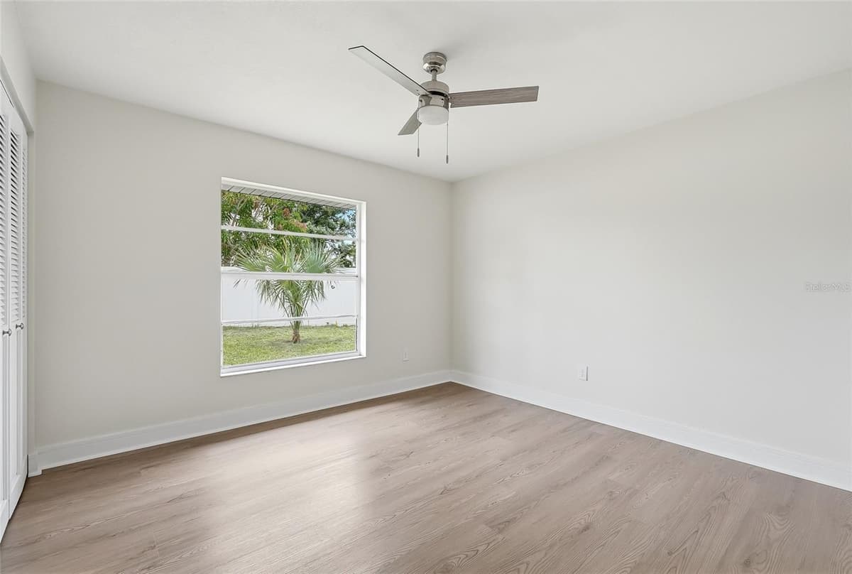 8215 LA SERENA DRIVE — photo 17 of 25