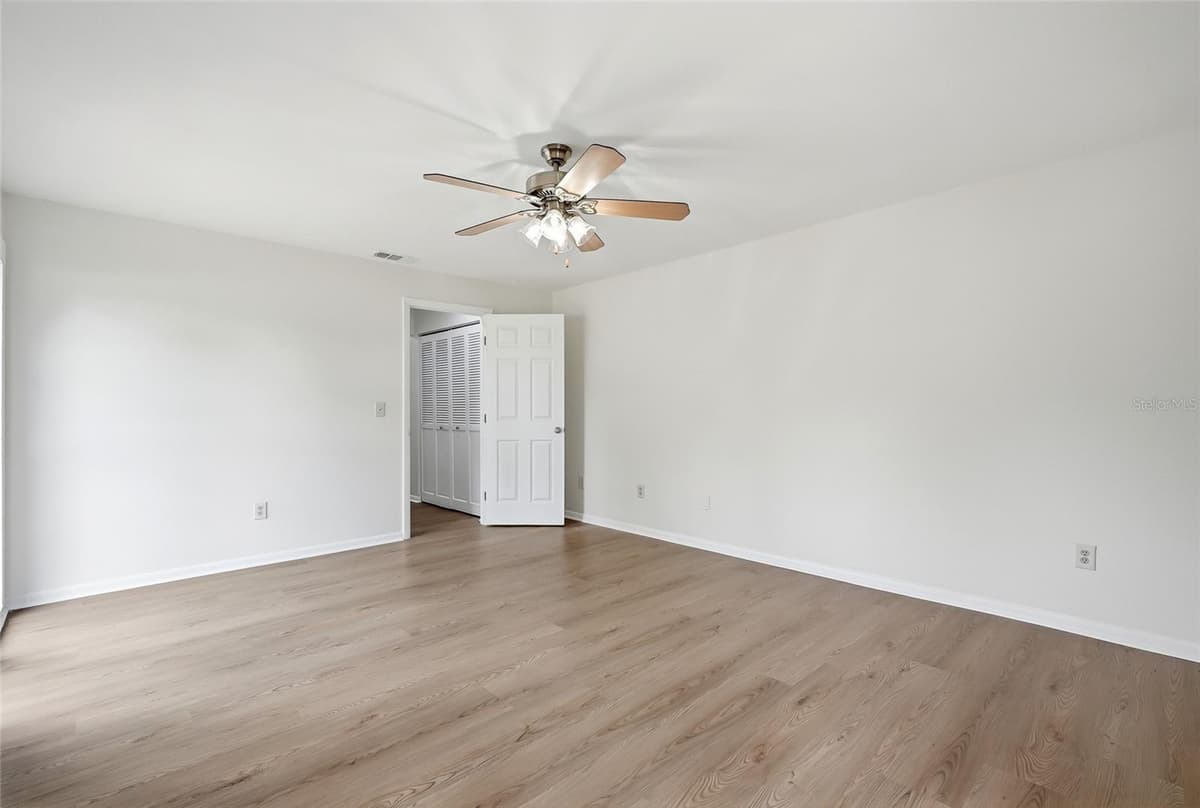 8215 LA SERENA DRIVE — photo 11 of 25