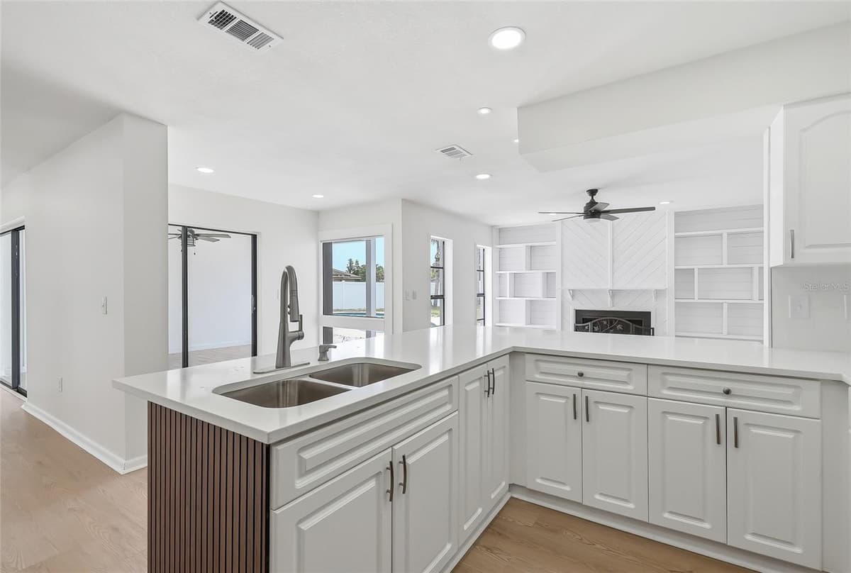 8215 LA SERENA DRIVE — photo 7 of 25