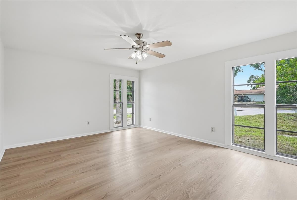 8215 LA SERENA DRIVE — photo 12 of 25