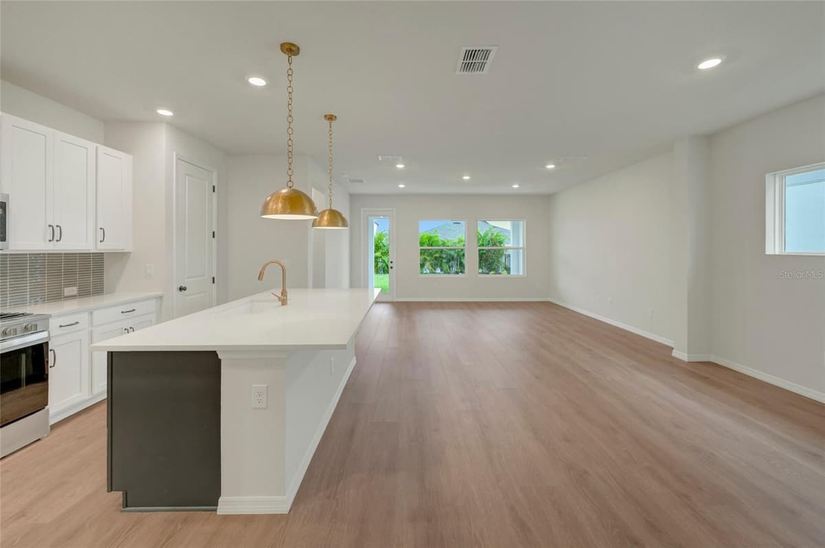 5024 CHAPEL ROW AVENUE — photo 3 of 34