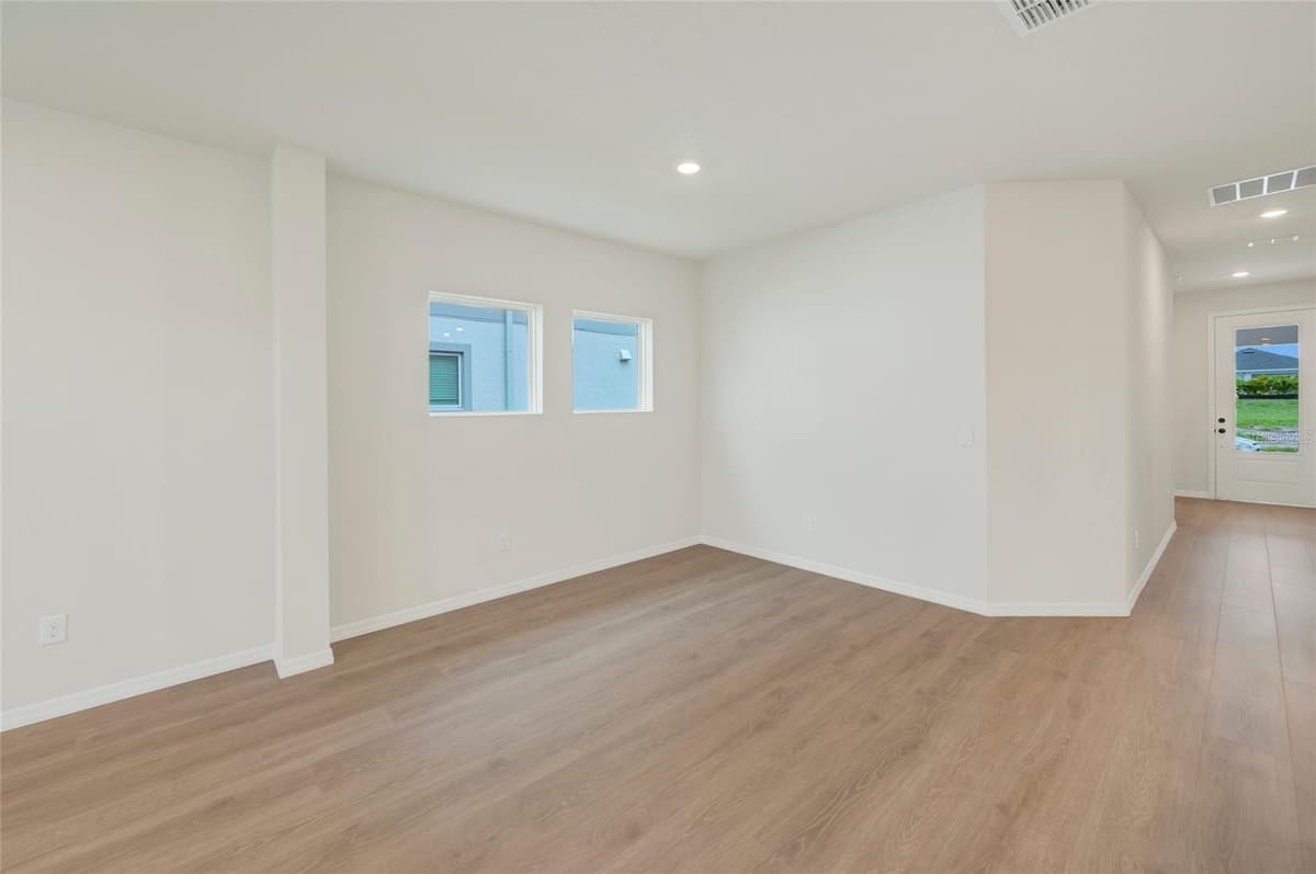 5024 CHAPEL ROW AVENUE — photo 8 of 34