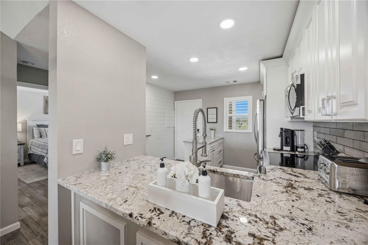 406 CERROMAR CIRCLE — photo 12 of 61