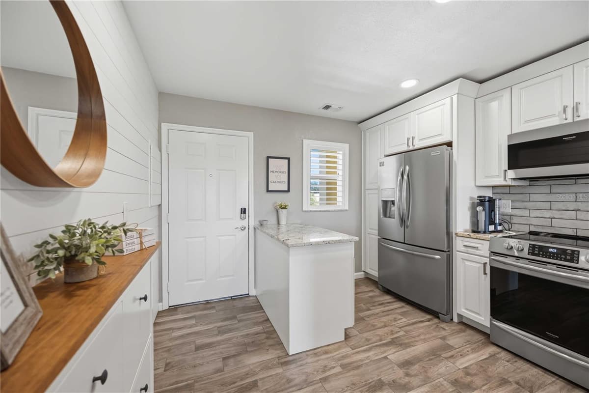 406 CERROMAR CIRCLE — photo 8 of 61