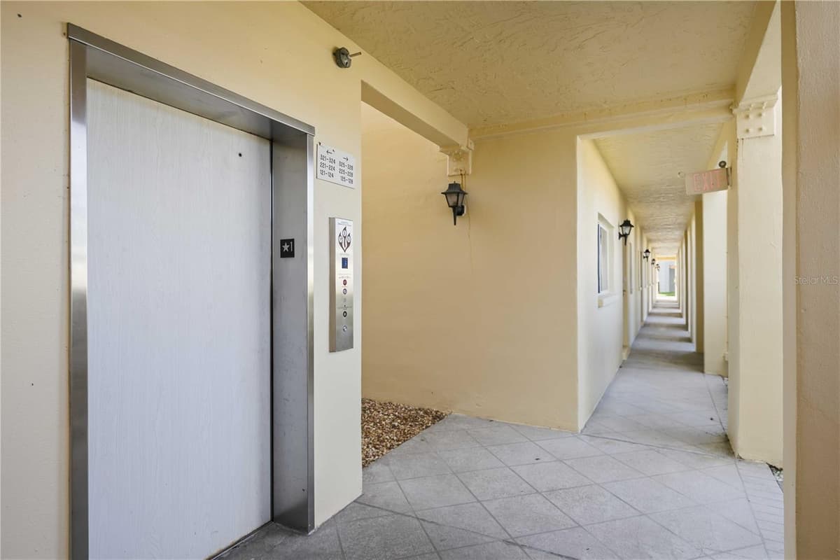 406 CERROMAR CIRCLE — photo 4 of 61