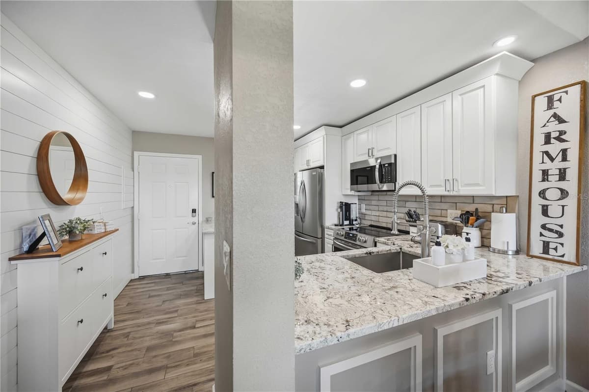 406 CERROMAR CIRCLE — photo 11 of 61