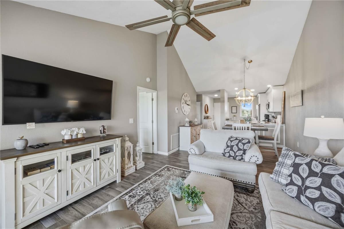 406 CERROMAR CIRCLE — photo 21 of 61