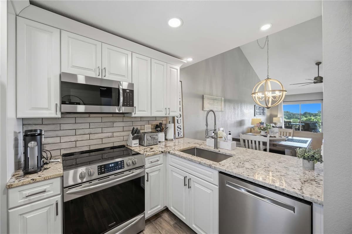 406 CERROMAR CIRCLE — photo 10 of 61