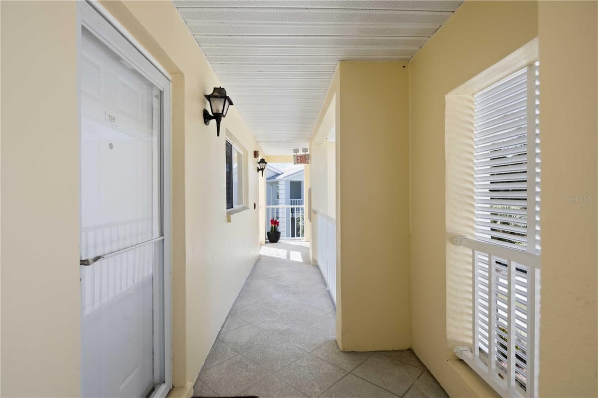 406 CERROMAR CIRCLE — photo 5 of 61