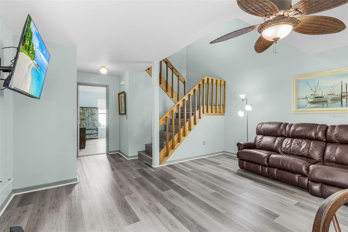 13721 MARKHAM LANE — photo 4 of 25