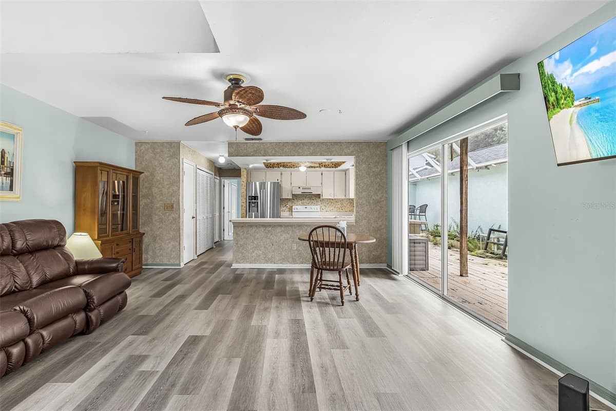 13721 MARKHAM LANE — photo 5 of 25