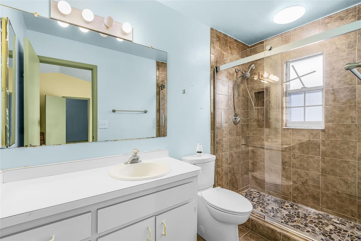 13721 MARKHAM LANE — photo 18 of 25