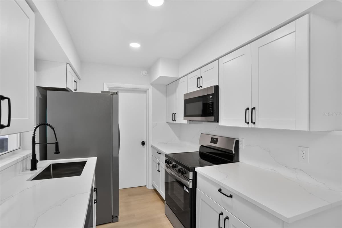 3413 PARIS PLACE — photo 8 of 22