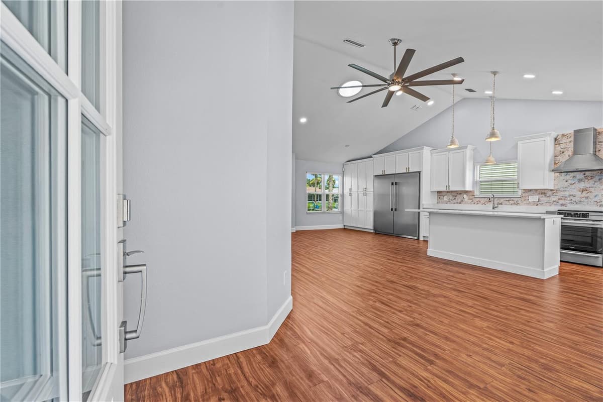 762 PINE SHORES CIRCLE — photo 5 of 43