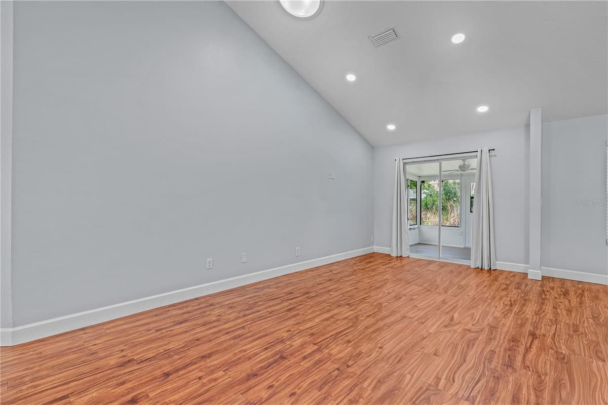 762 PINE SHORES CIRCLE — photo 14 of 43
