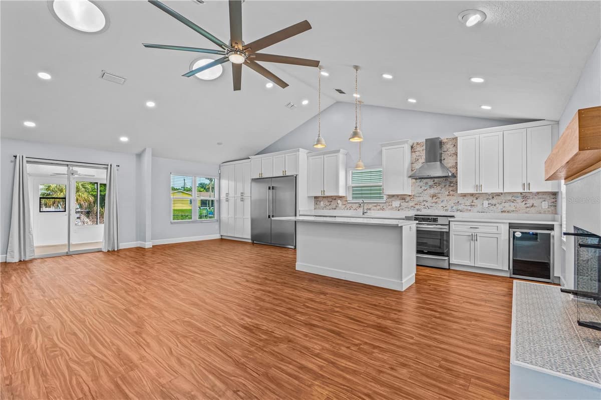762 PINE SHORES CIRCLE — photo 6 of 43